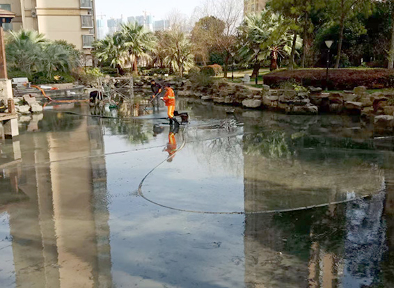 东胜景观池淤泥清理