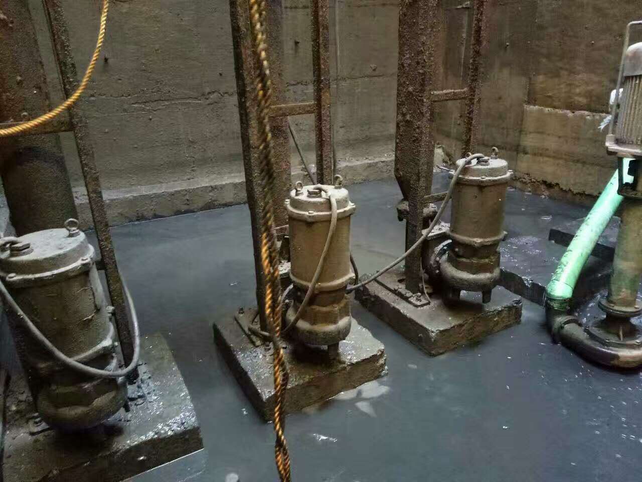 东胜污水池清理